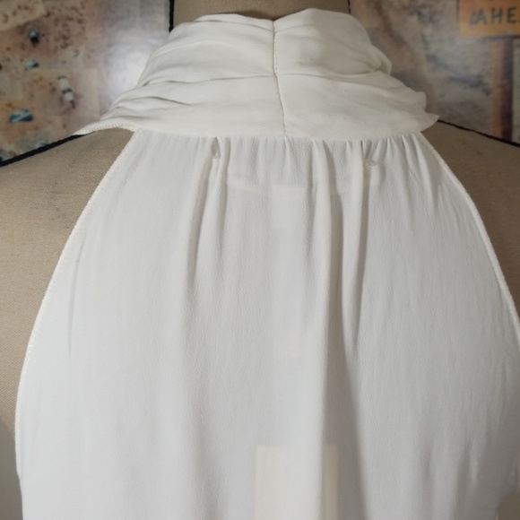 Studio M Ivory Sleevesles V deep neck. Size xs - Picture 5 of 8